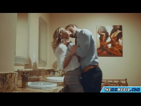 ❤️ Kui rinnakas blondiin võrgutab sind avalikus tualettruumis ❤️ Pornovideo at et.hentaizm.ru ❤